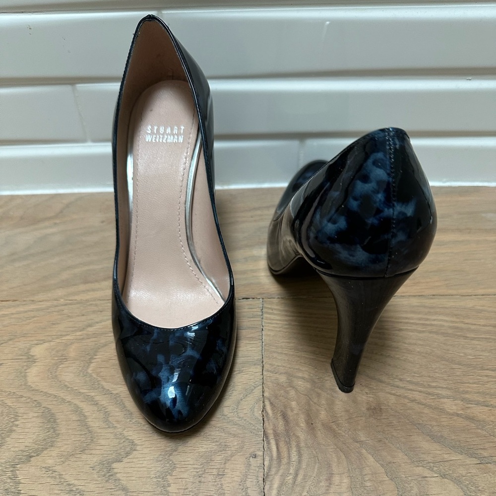 Gorgeous Stuart Weitzman tortoise heels.  Great condition, wear on the soles.